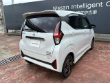 フロントだけでなく、バックソナーも付いてるので駐車時もバッチリ補助してくれます(*^^*)