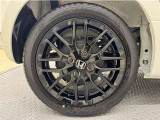 アルミホイール付き!「純正」なので車のデザインともマッチしています。お洒落は足元から。。。といいますから♪