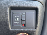 片側電動スライドドアが装備されています!荷物で手が塞がるなど簡単にドアの開閉が出来ます!何より力いらずで開閉OK!電動機能はOFFにもできますから元気なお子様の駆け出しも安心!