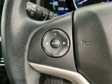 ステアリングにオーディオ操作スイッチが付いています。オーディオ画面に直接タッチしなくても操作が出来ますので、運転に集中できます。