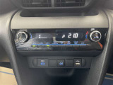 オートエアコン♪お好みの温度に設定するだけで車内を快適空間にしてくれますよ♪