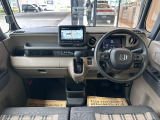 当社の中古車は、フロアマット付きで販売しておりません。予めご了承下さい。中古車という特性上匂いや見栄えなどの状態が左右される為です。純正マット、車種専用社外品マットをご購入いただけます。