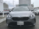 【キドニーグリル】BMWは約90年もの間、ほぼ全ての車両にひと目でBMWだと分かるこの特徴的なフロントグリルが備えられ、デザイン・アイコンとして親しまれてきました。