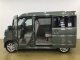 開口部が広く、乗り降りのしやすいお車です