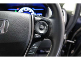 Hondaセンシングの機能のひとつ、アダプティブクルーズコントロール付!アクセルから足を離しても設定したスピードと前車との車間を保ち走行してくれます!車線維持もアシスト☆高速道路で疲労軽減ですね☆