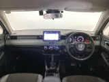 【前方視界】開放的な前方視界!運転がしやすく疲れにくいです♪窓が大きく、見通しがとっても良いおクルマですよ♪
