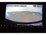 バックモニター付き。車両後方の映像が画面に表示されるので、車庫入れが苦手な人も安心です。ただし、目視確認もお忘れなくお願いいたします。