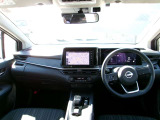 視界がよく、操作性にも優れた運転席まわり。とともに質感にも磨きをかけたインテリアデザイン!