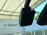 ドライブレコーダーを装備しており、走行中の映像をしっかり記録します。万が一の際の状況確認に役立つ安心装備です。