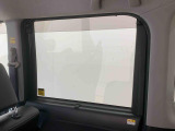見た目が大事!な外装はぴかっとキレイに磨いており、経年のくすみもよみがえっております。ヘッドライトやドア周辺を磨く際にはマスキングテープを使用して保護しながら丁寧に作業をしております。