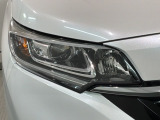 LEDヘッドライトは、点灯の瞬間から最大光量を発揮し、突然暗くなるトンネルなどでの安定感を高めます。