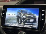 【純正ナビ】人気の純正ナビを装備しております。ナビの使いやすさはもちろん、オーディオ機能も充実!キャンプや旅行はもちろん、通勤や買い物など普段のドライブも楽しくなるはず♪