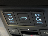 【パワーバックドア】スマートキーや運転席のボタンを押すだけでリアゲートが自動で開閉します!荷物を持っている時や、高い位置にあるバックドアを閉める際に便利な機能です♪