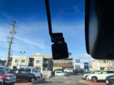 ニュースで流れる【事故の瞬間】【あおり運転】の映像は、ドライブレコーダーが録画しているからです。もしもの時の証拠映像を保存できます。