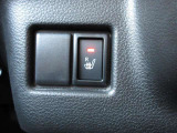 シートヒーターは、シートに内蔵された電熱線で座面を温める装備です。エアコンと違って、すぐに温まり、乾燥しにくいのが特徴です。個別にON/OFFできるので、搭乗者の好みに合わせられます。