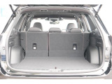 車体構造の見直しや、新型パワーリヤゲートの採用により、荷室幅および荷室開口部を拡大。サイズの大きな荷物の出し入れがしやすくなっております。