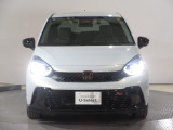 ヘッドライトは切れのある光り方のLED!