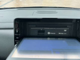 ナビのモニターパネルをオープンするとご覧のようになります。音楽録音・DVD/CD再生が可能です。