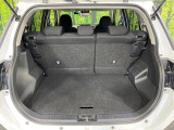 普段のお買い物や通勤、送迎等に十分な荷室スペースを確保しております。セカンドシートを倒すと、大きな荷物の積載も可能です♪