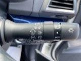 【オートライト】は、付け忘れや消し忘れを防ぐことができます。高速道路などのトンネルなどにも役立ちます♪