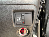 運転席には、パワースライドのスイッチがついておりますので、開け閉めも簡単です!