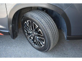 タイヤサイズは225/55R18です
