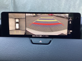 狭い場所での駐車やすれ違いなどでより的確な運転操作に役立つ360&deg;ビューモニターが装備されています。