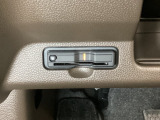 ハンドルの左下にETCがついています。高速道路の料金所の通過も楽々です。 カードの取り出しもしやすい場所についています。