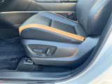 パワーシート搭載。微妙な調整が手軽にでき、最適なポジションで運転することが可能です。