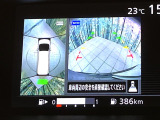 【アラウンドビューモニター】専用のカメラにより、上から見下ろしたような視点で360度クルマの周囲を確認することができます☆死角部分も確認しやすく、狭い場所での切り返しや駐車もスムーズに行えます。