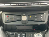 車内の温度管理がワンタッチで簡単に出来るのがオートエアコンです。これでいつでも快適ドライブが出来ますね!前席シートヒーター装備