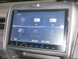 純正9インチメモリーナビ(VXM-175VFNi)を装着しております。AM、FM、CD、DVD再生、Bluetooth、音楽録音再生、フルセグTVがご使用いただけます。初めて訪れた場所でも安心ですね!