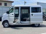 大きく開くドアで乗り降りらくらく☆
