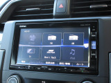 純正メモリーナビ(VXH-195VFi)を装着しております。AM、FM、CD、DVD再生、Bluetooth、音楽録音再生、フルセグTVがご使用いただけます。初めて訪れた場所でも安心ですね!