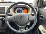 インテリアに合わせたデザインのステアリングは、運転される方のことも考え、運転しやすい形状、大きさです。是非一度、実際に触ってお確かめください。