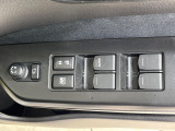 【電動格納ミラー】サイドミラーは電動格納式となっており、狭い駐車場でもキズがつくリスクを抑えられます。
