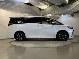 運転席側も電動スライドドアになってます。ショッピングなどでのお買い物時手がふさがっていてもドアに軽く触れるかリモコンで開閉できるので便利です!