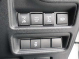 人気の【両側電動スライドドア】外から取っ手を引いたり、車種によってはボタンを押すだけでスライドドアの開閉が可能!鍵のボタンでも操作が出来て雨の日など少し離れたところからドアのかけ締め便利機能です!