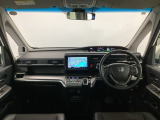 【前方視界】開放的な前方視界!運転がしやすく疲れにくいです♪窓が大きく、見通しがとっても良いおクルマですよ♪