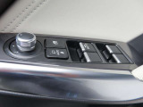 運転席のパワーウインドースイッチ部です。よく触れる場所だからこそ、使用状態があらわれますよね。ぜひこうした所もチェックしてください。