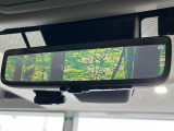 【デジタルインナーミラー】後席の大きな荷物や同乗者で後方が確認しづらい時でも安心!カメラが撮影した車両後方の映像をルームミラー内に表示。クリアな視界で状況の確認が可能です!