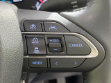 【レーダークルーズコントロール】高速道路での長距離走行が楽に!!自動で速度を保つクルーズコントロールが、衝突軽減システムと連携し、前方の車両を感知して車間を保つように速度調節してくれます!!