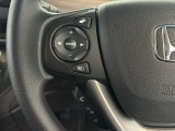 ★ステアリングにはオーディオコントロールスイッチが付いていますので、目線を正面から外すことが無く、また、ステアリングから手を離さずにオーディオ操作ができます.