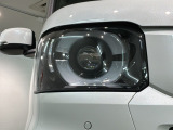 LEDヘッドライトは、点灯の瞬間から最大光量を発揮し、突然暗くなるトンネルなどでの安定感を高めます。