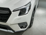 LEDヘッドライトは、点灯の瞬間から最大光量を発揮し、突然暗くなるトンネルなどでの安定感を高めます。