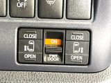 【両側パワースライドドア】スマートキーや運転席のスイッチで後席両側スライドドアの開閉が可能♪電動だから力を入れてドアを開ける必要が無く、小さなお子様でも簡単に開け閉めでき快適です♪