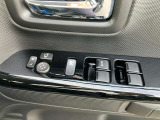 駐車時に便利な電動格納ドアミラー