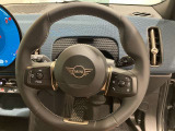 また、MINI正規認定中古車は、エマージェンシーサービスが自動付帯。24時間365日、皆様のカーライフをサポートいたします。確かな安心のうえで、「駆けぬける歓び」をご堪能ください。