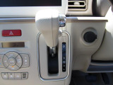 視認性の高いメーターやディスプレイで安心して運転に集中できる環境を提供します。