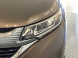 LEDヘッドライトは、点灯の瞬間から最大光量を発揮し、突然暗くなるトンネルなどでの安定感を高めます。